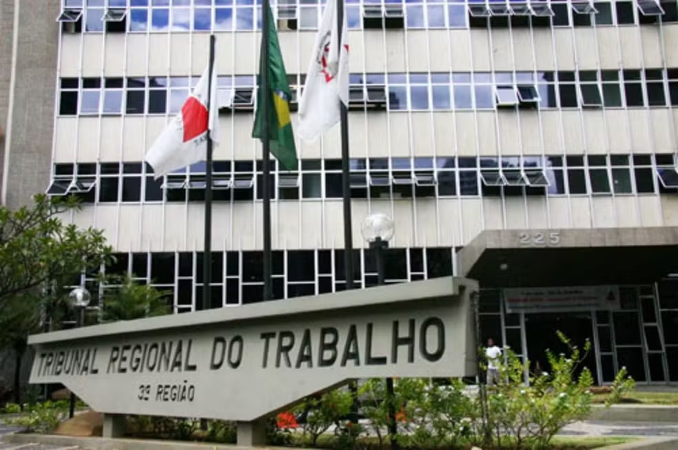 Pai consegue redução de jornada de trabalho para acompanhar tratamento de filha autista em MG